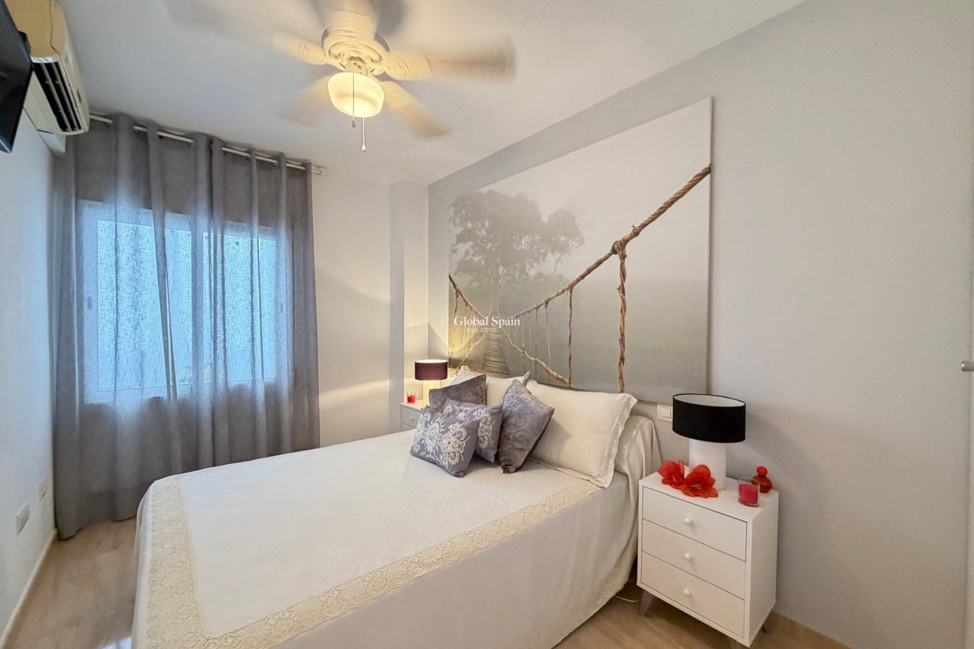 Revente - APPARTEMENT -
TORREVIEJA - Paseo maritimo