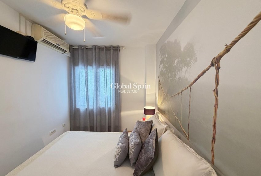 Revente - APPARTEMENT -
TORREVIEJA - Paseo maritimo