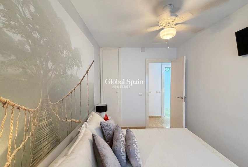 Revente - APPARTEMENT -
TORREVIEJA - Paseo maritimo