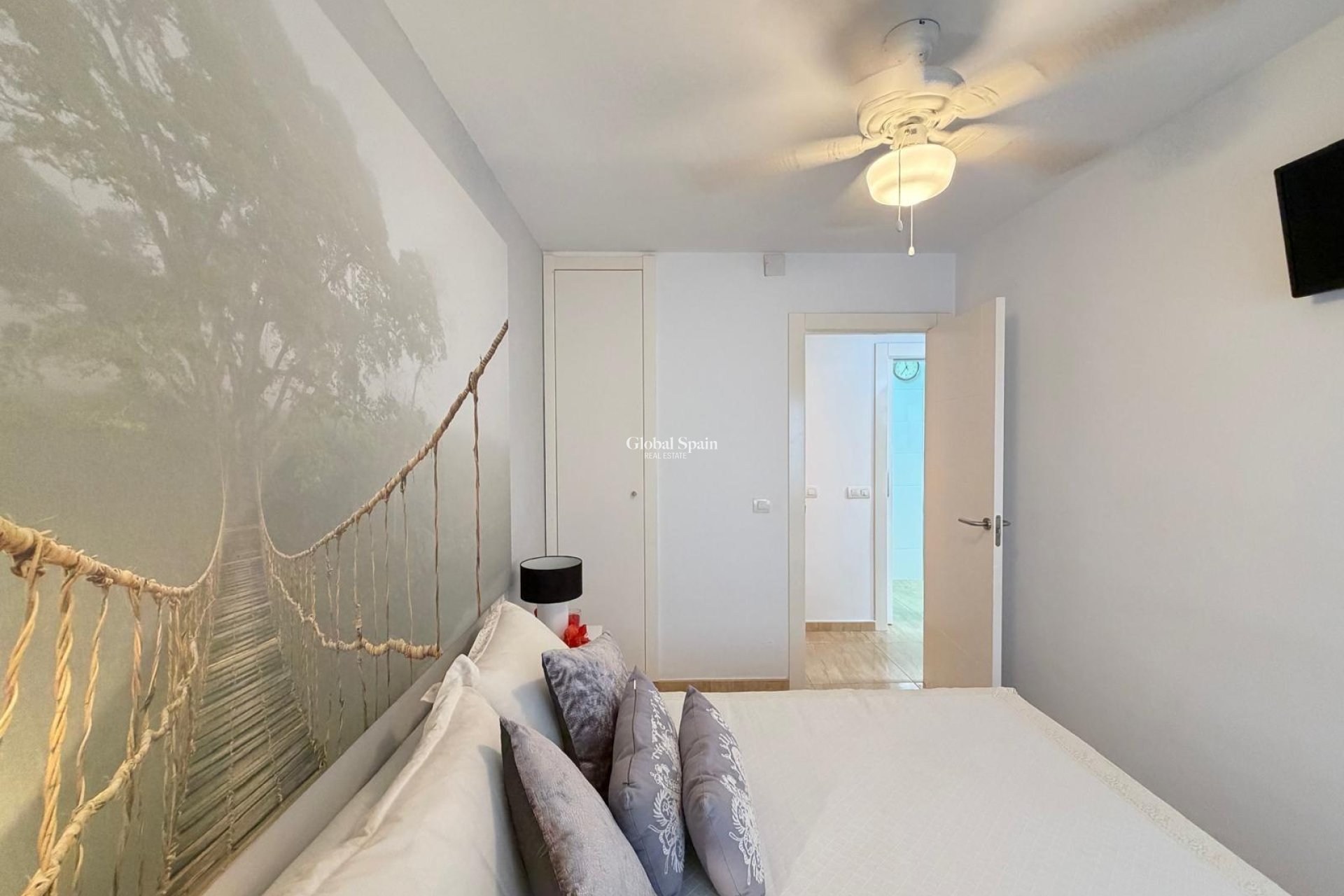 Revente - APPARTEMENT -
TORREVIEJA - Paseo maritimo