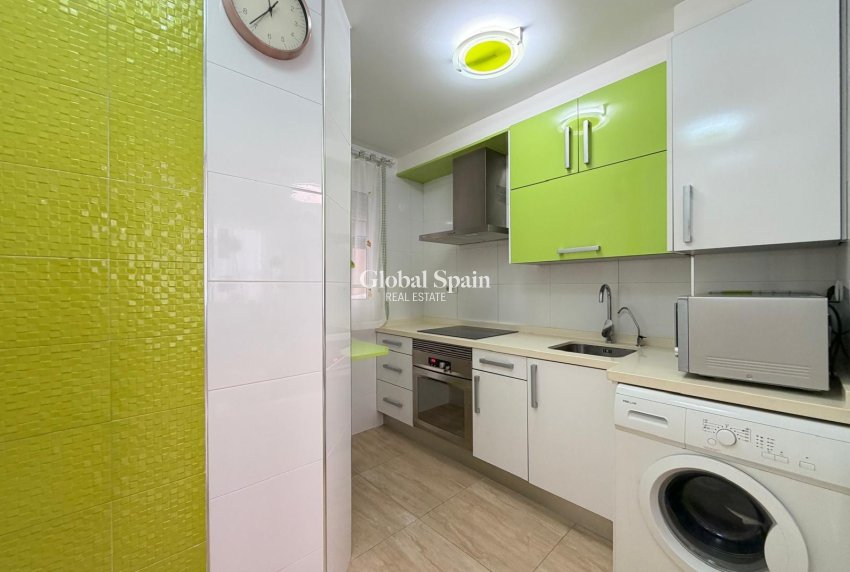 Revente - APPARTEMENT -
TORREVIEJA - Paseo maritimo