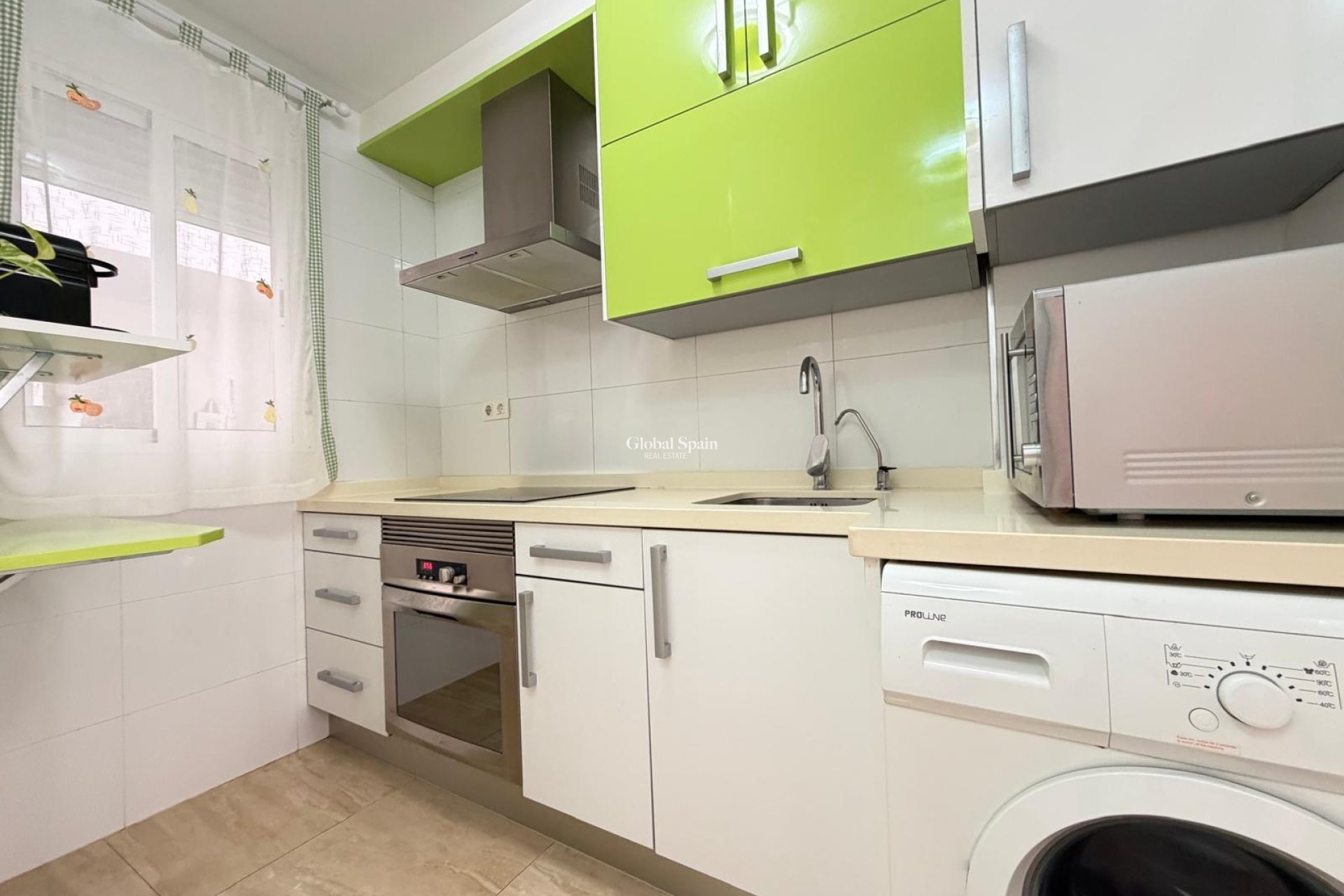 Revente - APPARTEMENT -
TORREVIEJA - Paseo maritimo