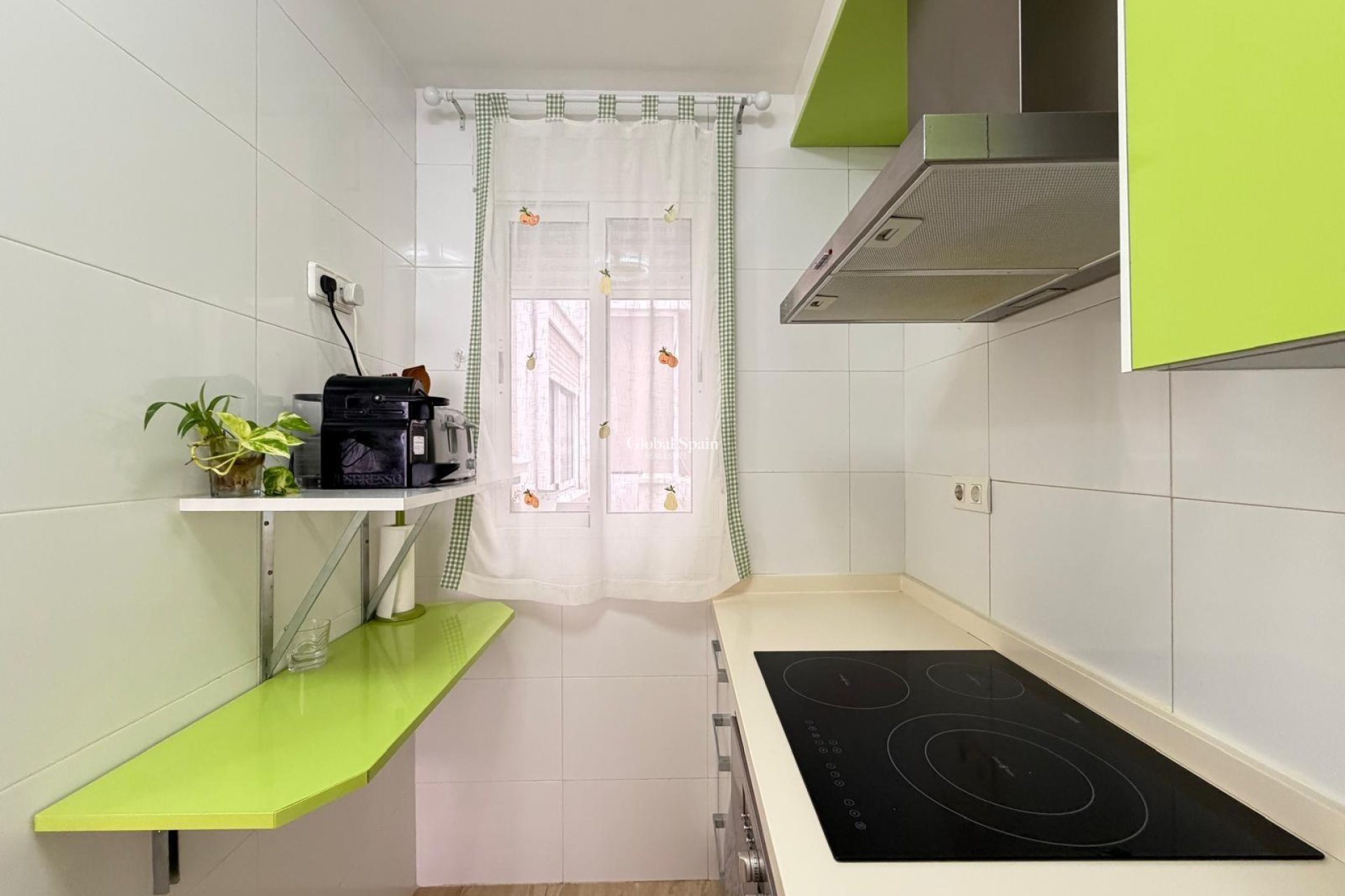 Revente - APPARTEMENT -
TORREVIEJA - Paseo maritimo