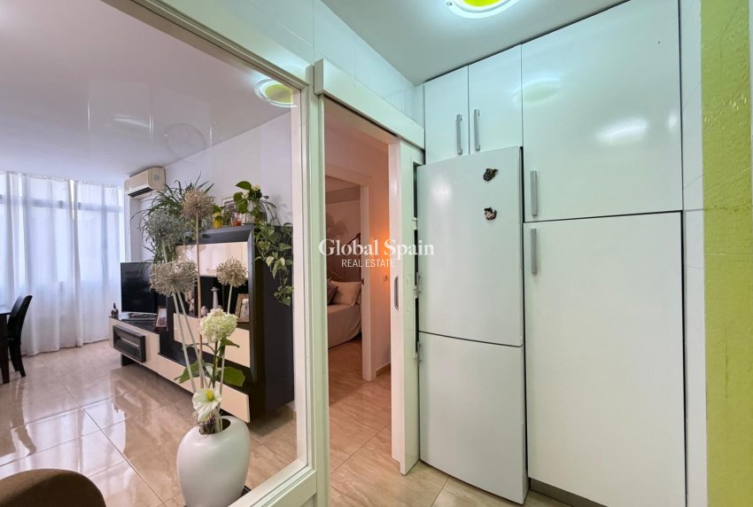 Revente - APPARTEMENT -
TORREVIEJA - Paseo maritimo