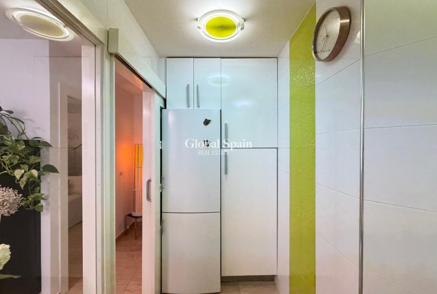 Revente - APPARTEMENT -
TORREVIEJA - Paseo maritimo