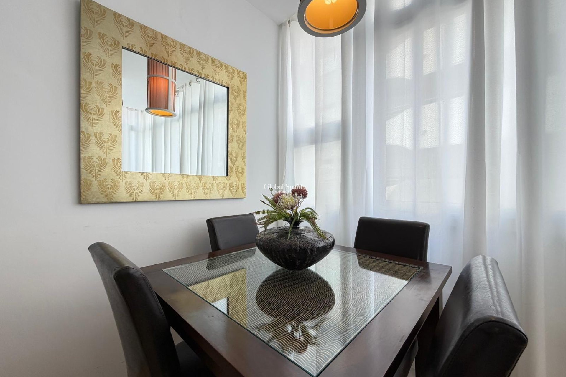 Revente - APPARTEMENT -
TORREVIEJA - Paseo maritimo