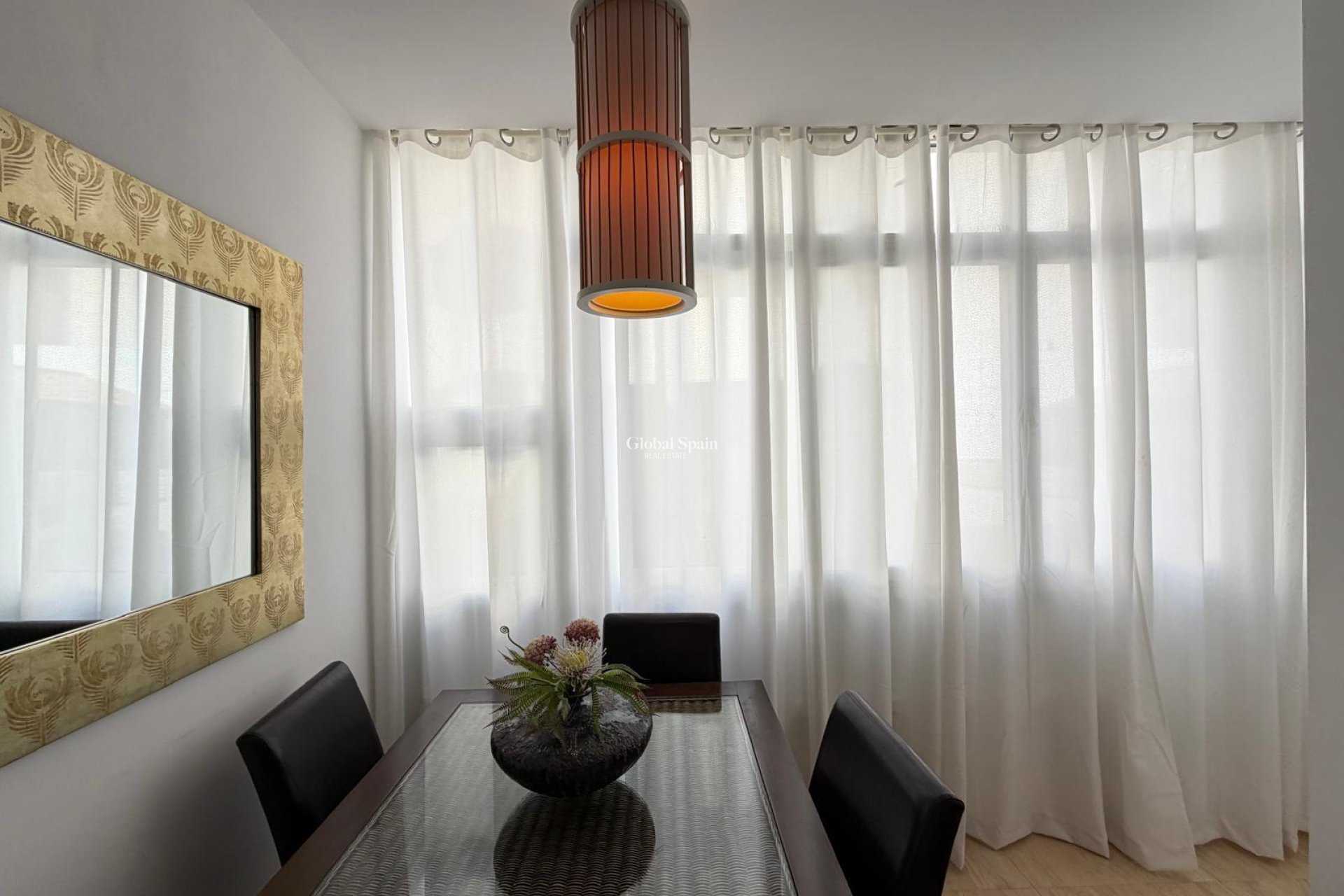Revente - APPARTEMENT -
TORREVIEJA - Paseo maritimo