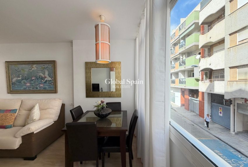 Revente - APPARTEMENT -
TORREVIEJA - Paseo maritimo