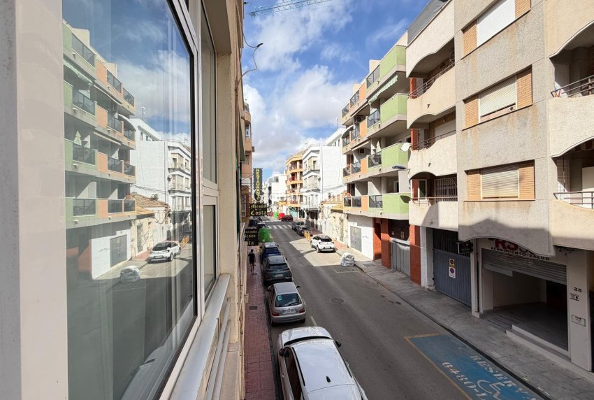 Revente - APPARTEMENT -
TORREVIEJA - Paseo maritimo