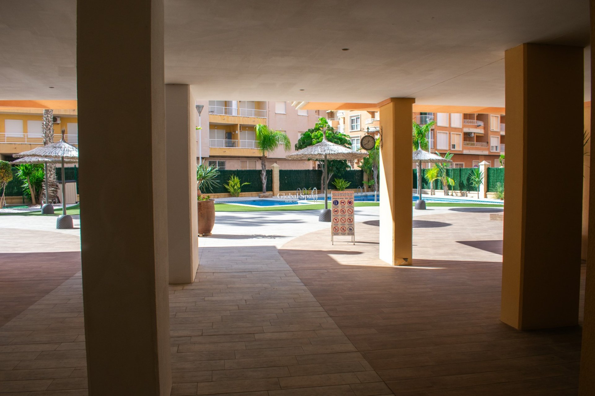 Revente - APPARTEMENT -
TORREVIEJA - Playa de los Locos