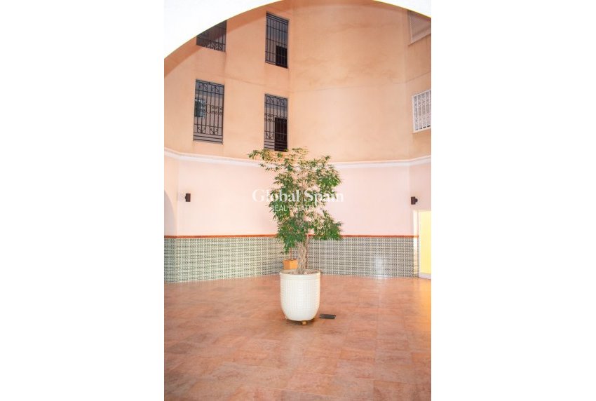 Revente - APPARTEMENT -
TORREVIEJA - Playa de los Locos