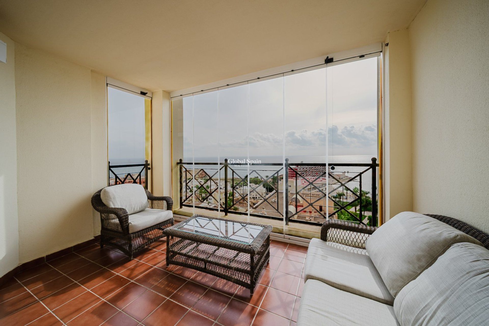 Revente - APPARTEMENT -
TORREVIEJA - Playa de los locos