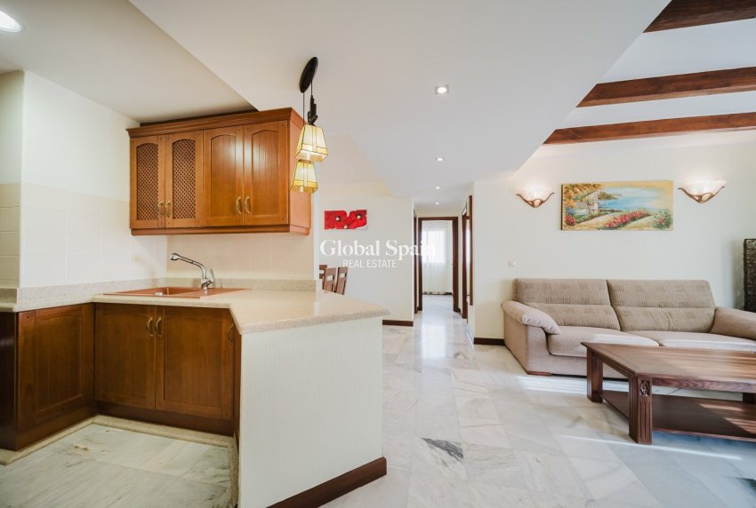 Revente - APPARTEMENT -
TORREVIEJA - Playa de los locos