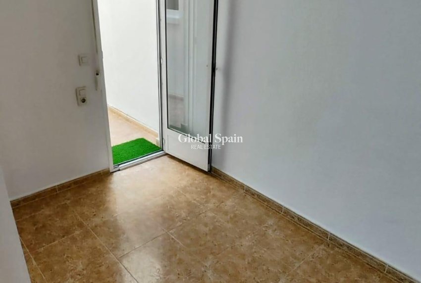 Revente - APPARTEMENT -
TORREVIEJA - Playa de los Locos
