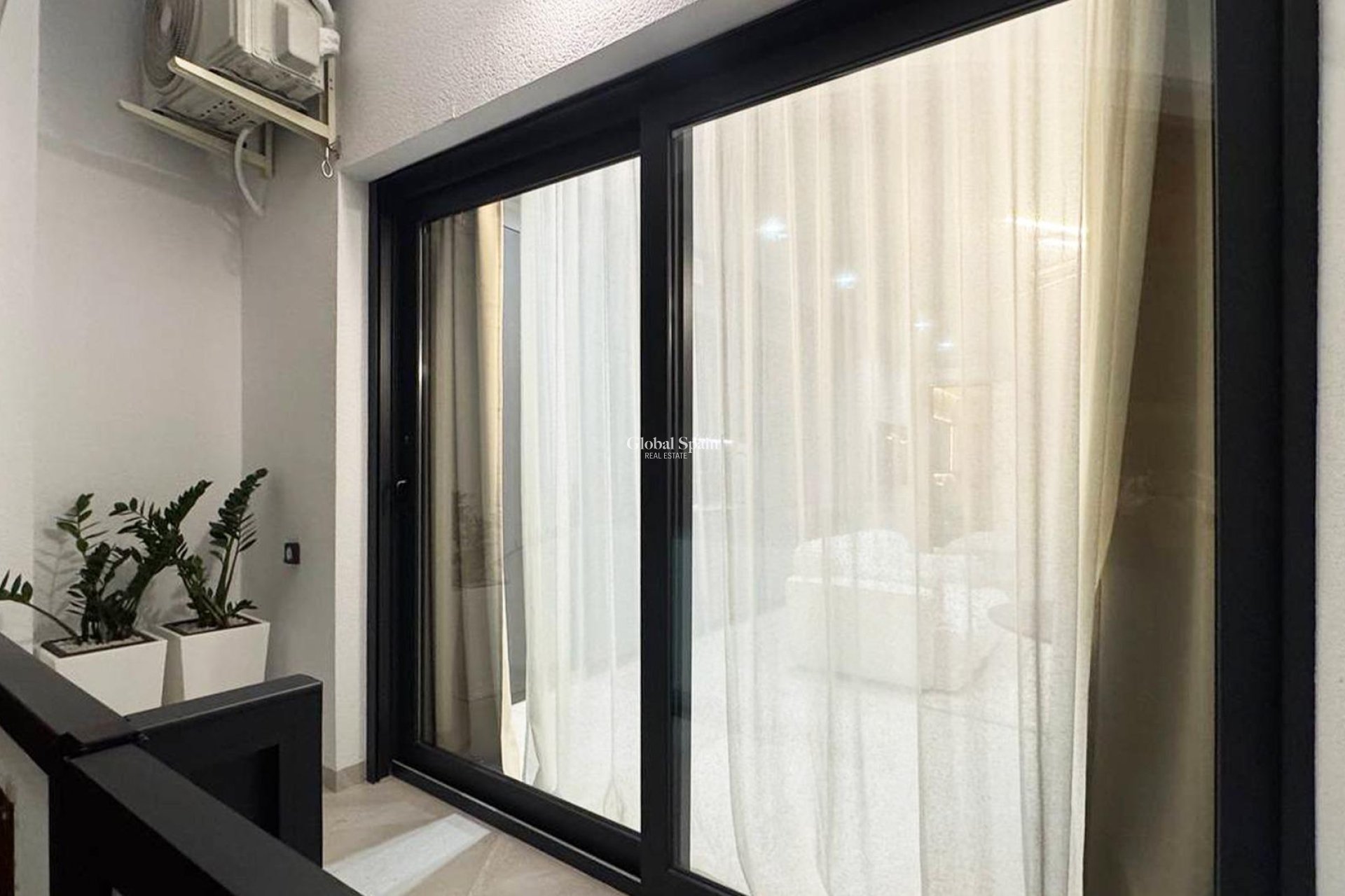 Revente - APPARTEMENT -
TORREVIEJA - Playa de los Locos