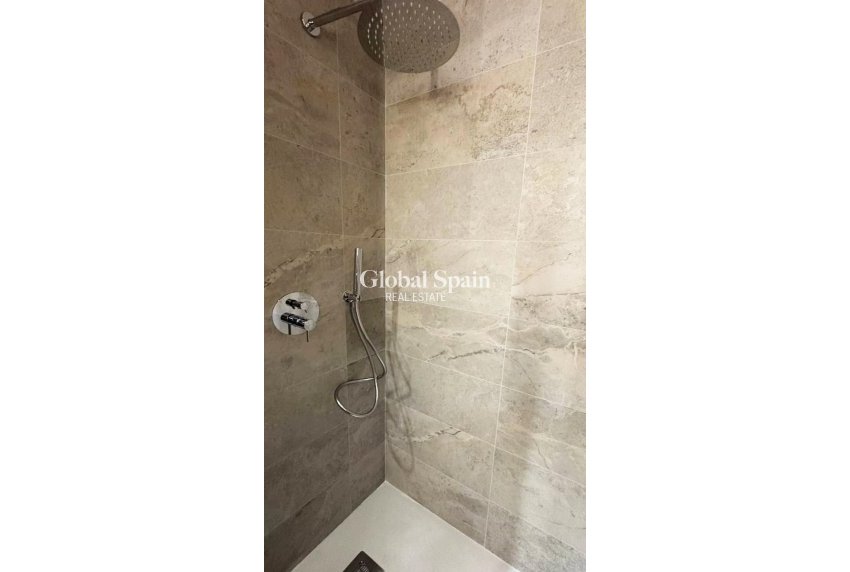 Revente - APPARTEMENT -
TORREVIEJA - Playa de los Locos