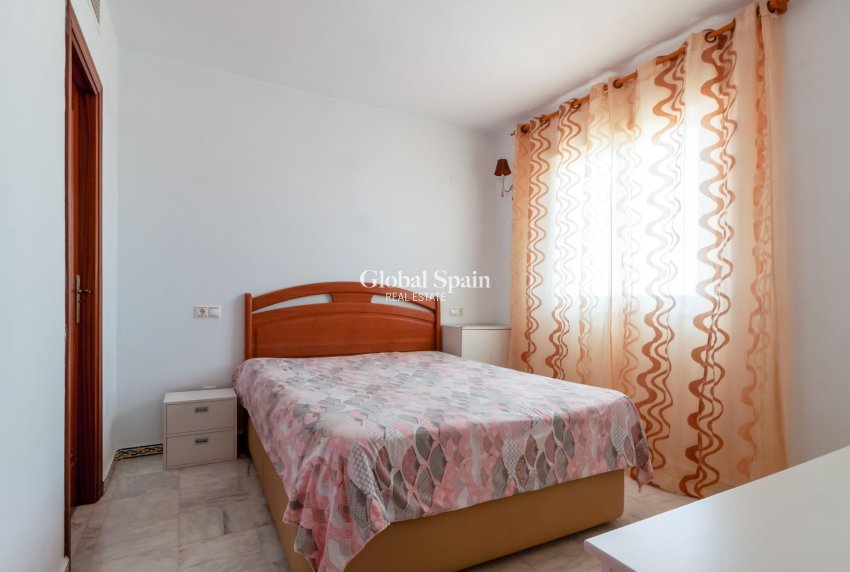 Revente - APPARTEMENT -
TORREVIEJA - Playa de los Locos