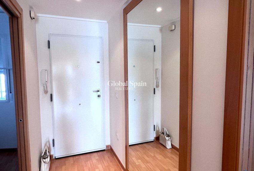 Revente - APPARTEMENT -
TORREVIEJA - Playa de los Locos