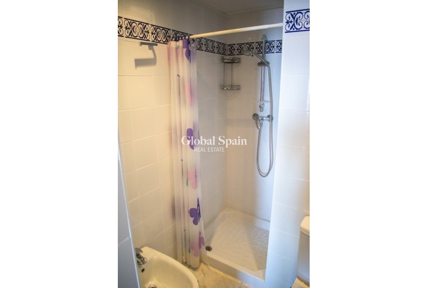 Revente - APPARTEMENT -
TORREVIEJA - Playa de los Locos