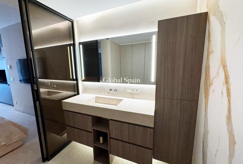 Revente - APPARTEMENT -
TORREVIEJA - Playa de los Locos