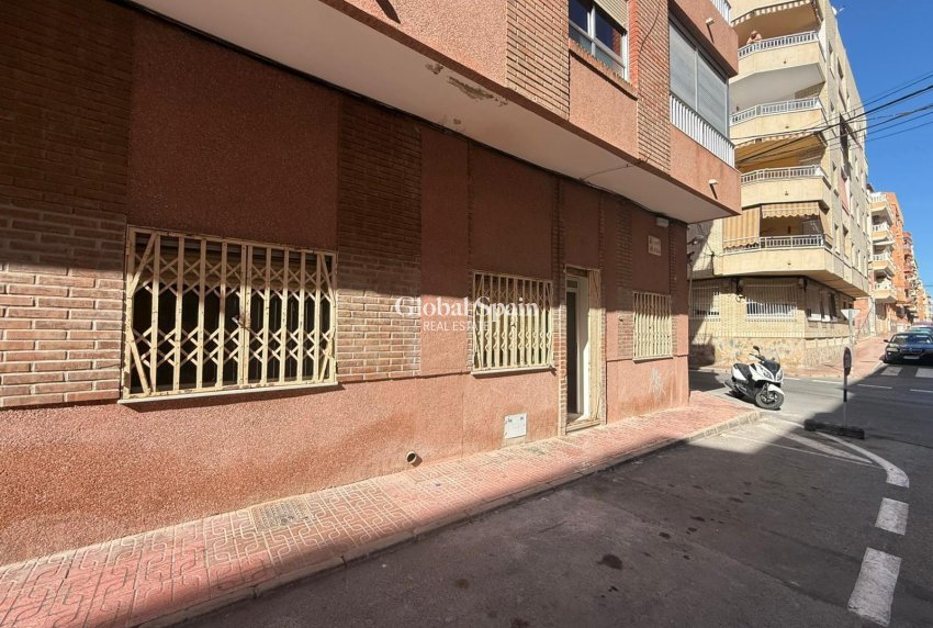 Revente - APPARTEMENT -
TORREVIEJA - Playa de los Locos