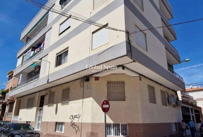 Revente - APPARTEMENT -
TORREVIEJA - Playa de los Locos