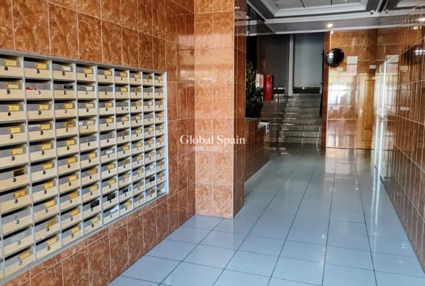 Revente - APPARTEMENT -
TORREVIEJA - Playa de los Locos