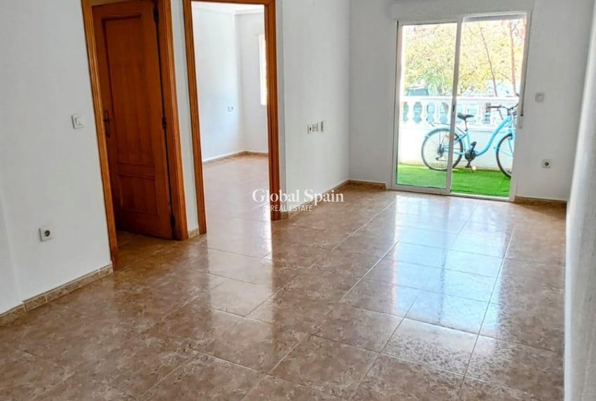 Revente - APPARTEMENT -
TORREVIEJA - Playa de los Locos