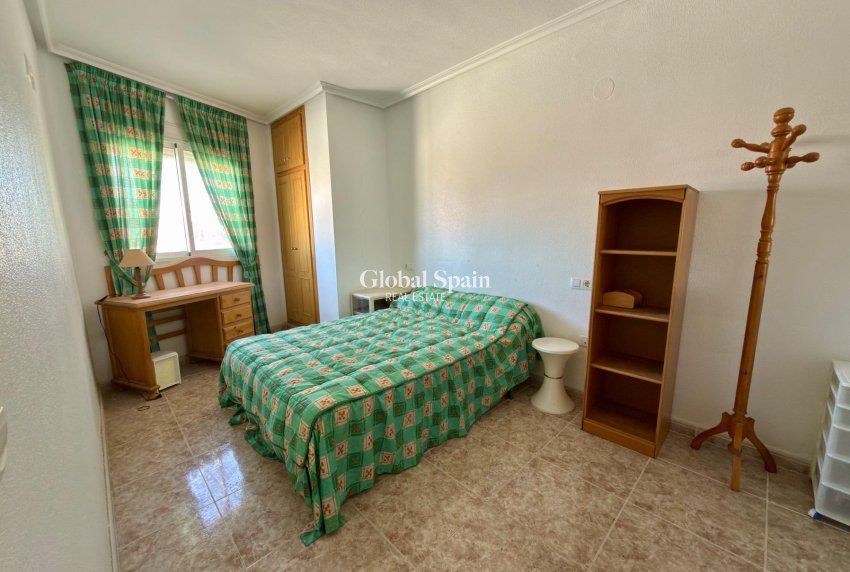 Revente - APPARTEMENT -
TORREVIEJA - Playa de los Locos