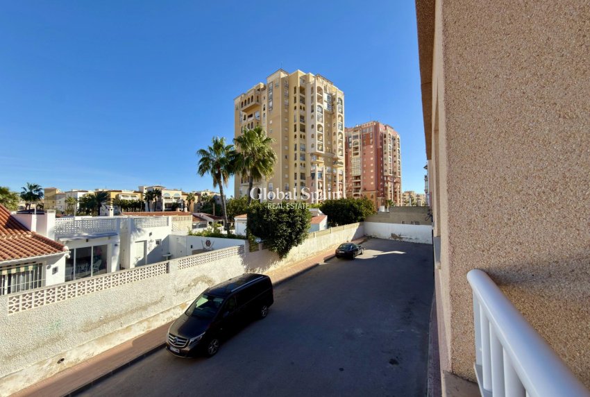 Revente - APPARTEMENT -
TORREVIEJA - Playa de los Locos