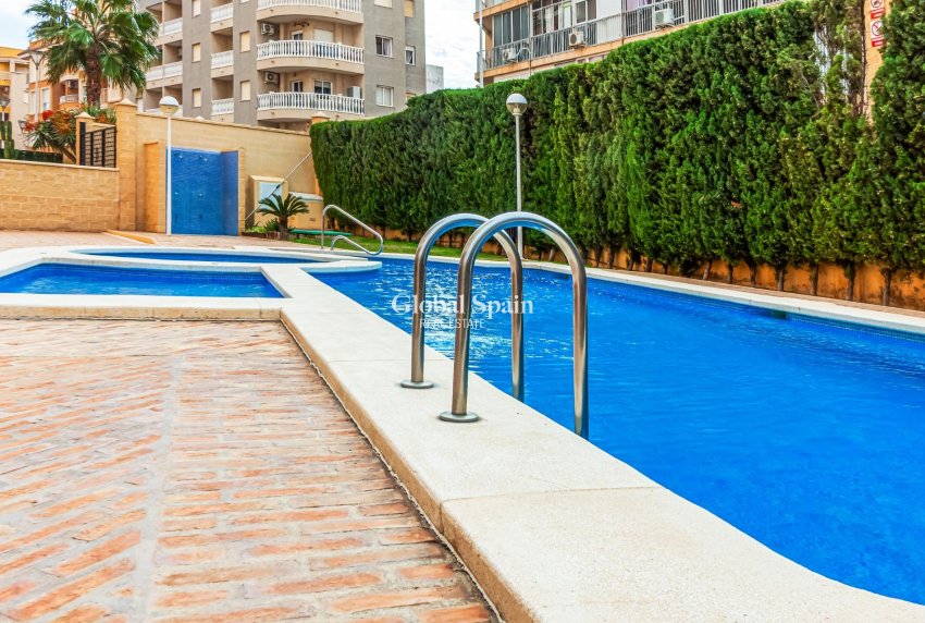 Revente - APPARTEMENT -
TORREVIEJA - Playa de los Locos