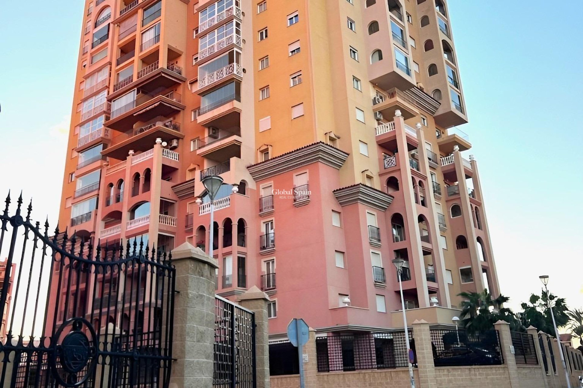 Revente - APPARTEMENT -
TORREVIEJA - Playa de los Locos