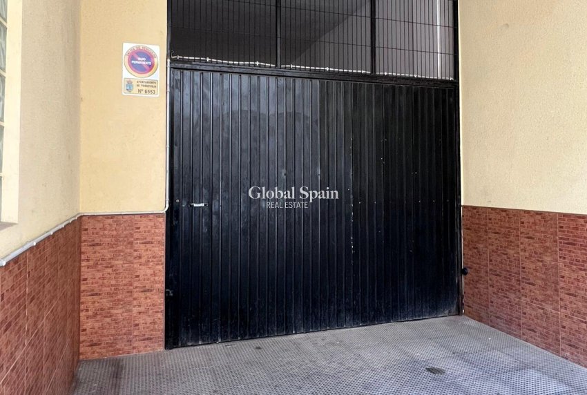 Revente - APPARTEMENT -
TORREVIEJA - Playa de los Locos