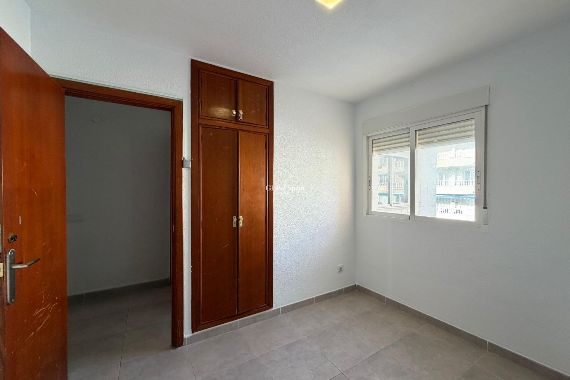 Revente - APPARTEMENT -
TORREVIEJA - Playa de los Locos