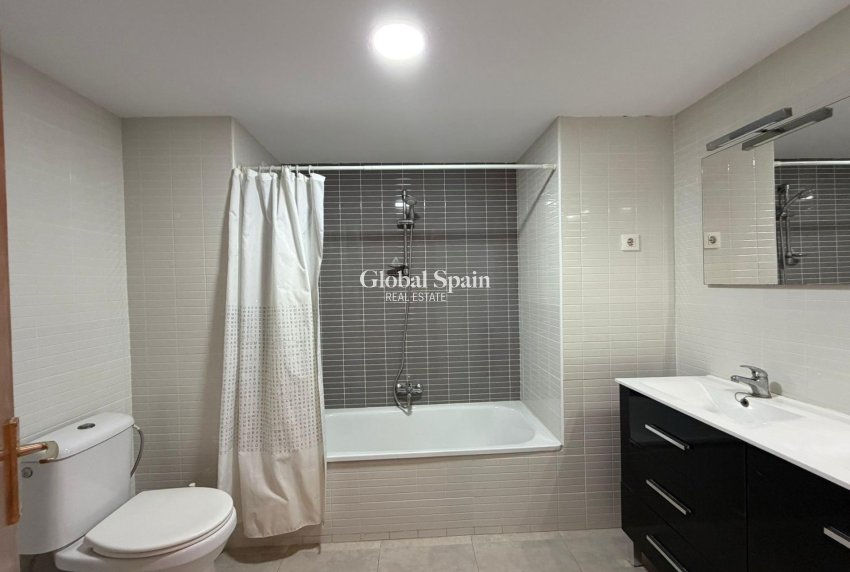 Revente - APPARTEMENT -
TORREVIEJA - Playa de los Locos