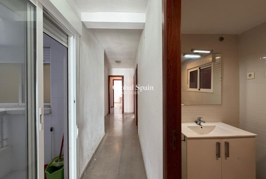 Revente - APPARTEMENT -
TORREVIEJA - Playa de los Locos