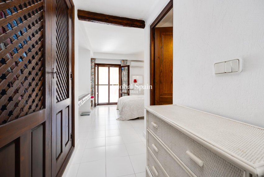 Revente - APPARTEMENT -
TORREVIEJA - Playa de los Locos