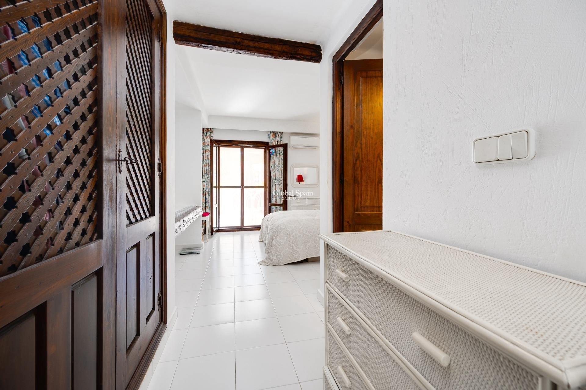 Revente - APPARTEMENT -
TORREVIEJA - Playa de los Locos