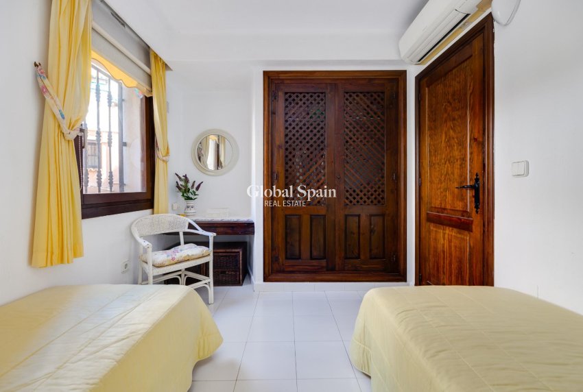 Revente - APPARTEMENT -
TORREVIEJA - Playa de los Locos