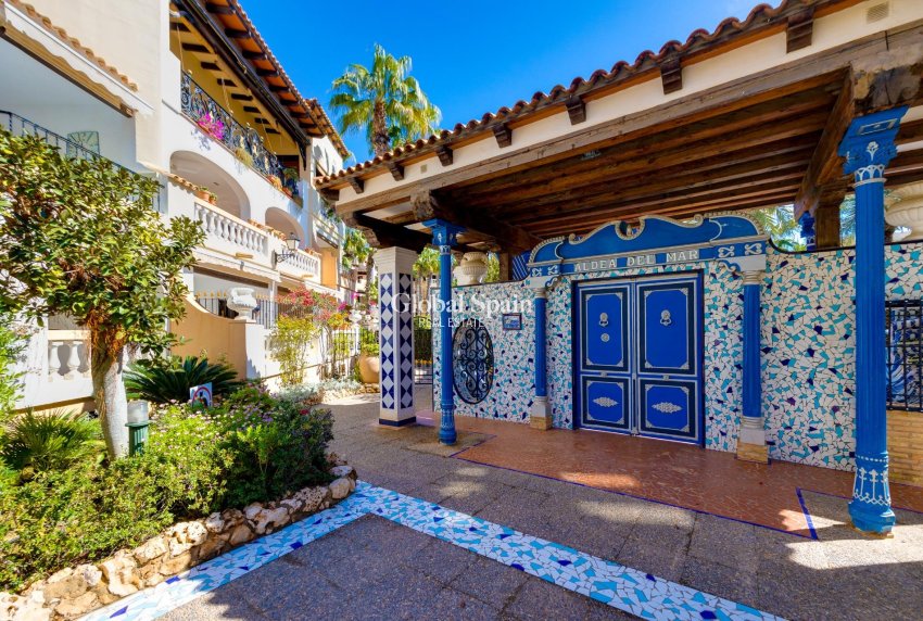 Revente - APPARTEMENT -
TORREVIEJA - Playa de los Locos