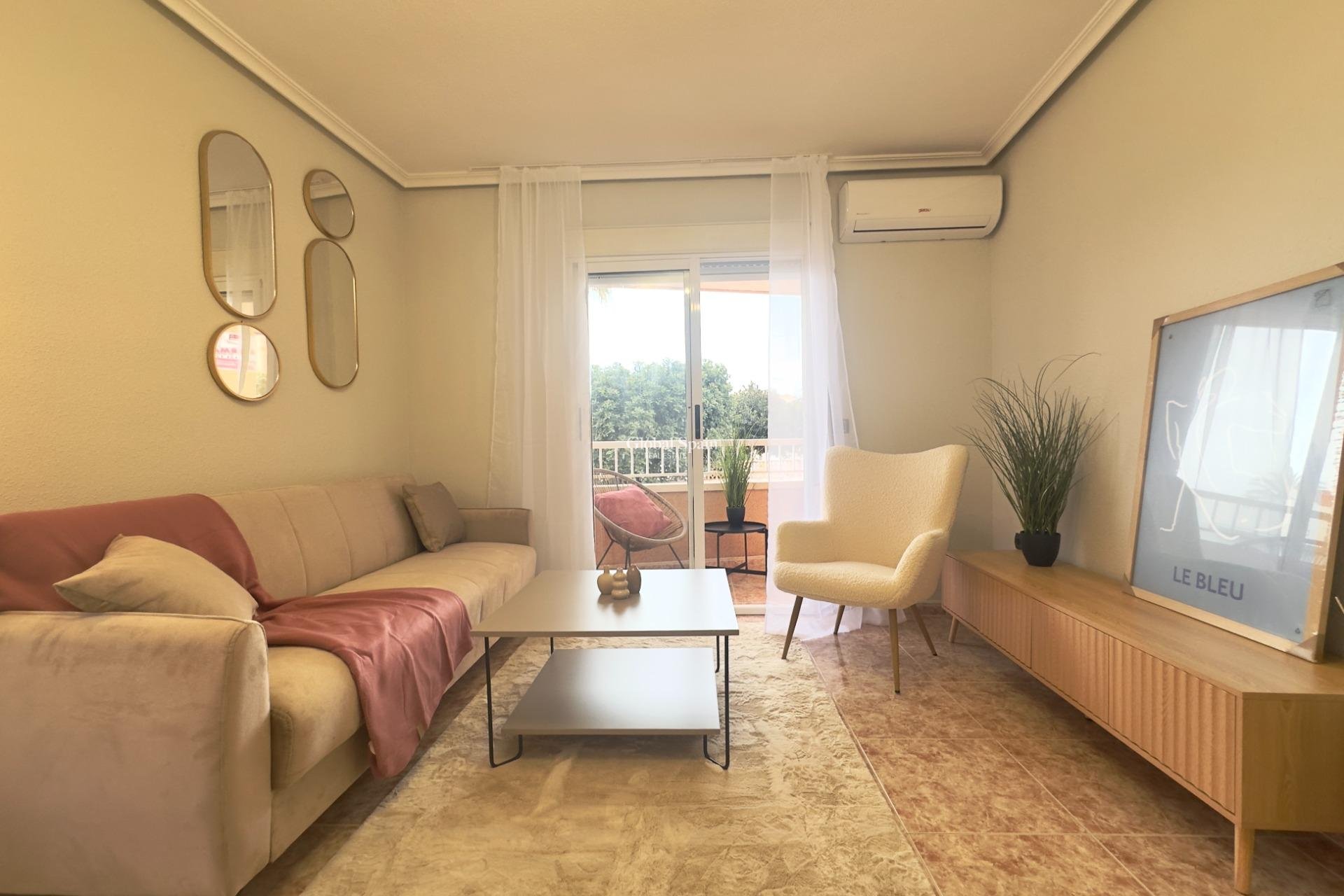 Revente - APPARTEMENT -
TORREVIEJA - Playa de los locos