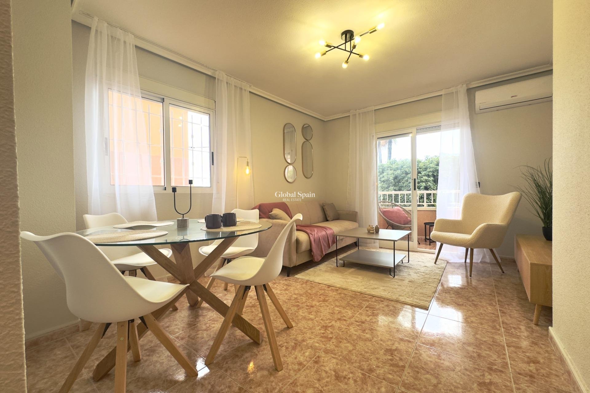 Revente - APPARTEMENT -
TORREVIEJA - Playa de los locos