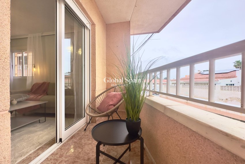 Revente - APPARTEMENT -
TORREVIEJA - Playa de los locos