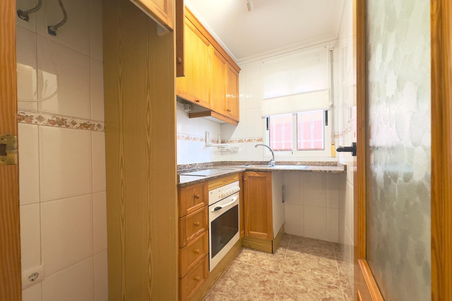 Revente - APPARTEMENT -
TORREVIEJA - Playa de los locos