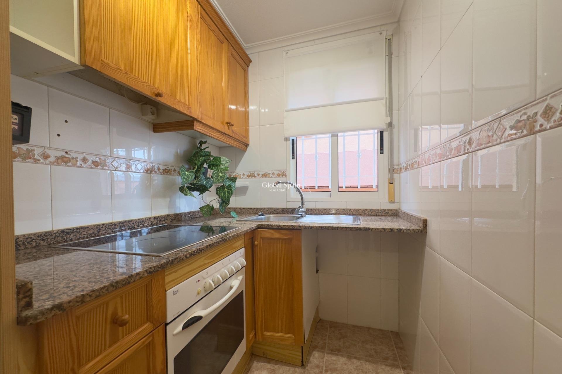 Revente - APPARTEMENT -
TORREVIEJA - Playa de los locos