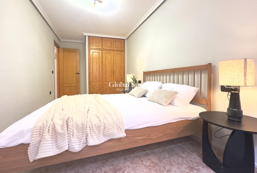 Revente - APPARTEMENT -
TORREVIEJA - Playa de los locos