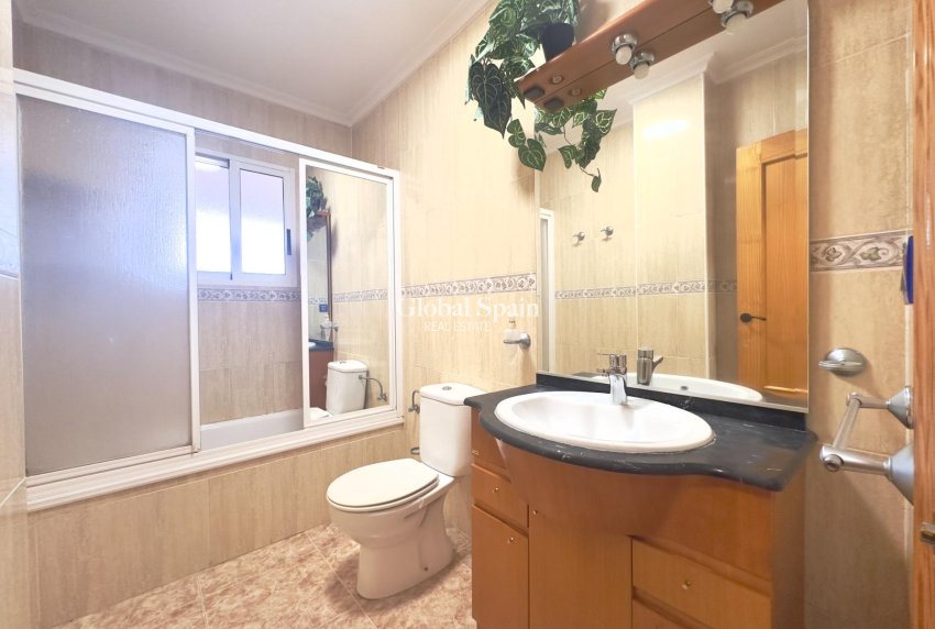 Revente - APPARTEMENT -
TORREVIEJA - Playa de los locos