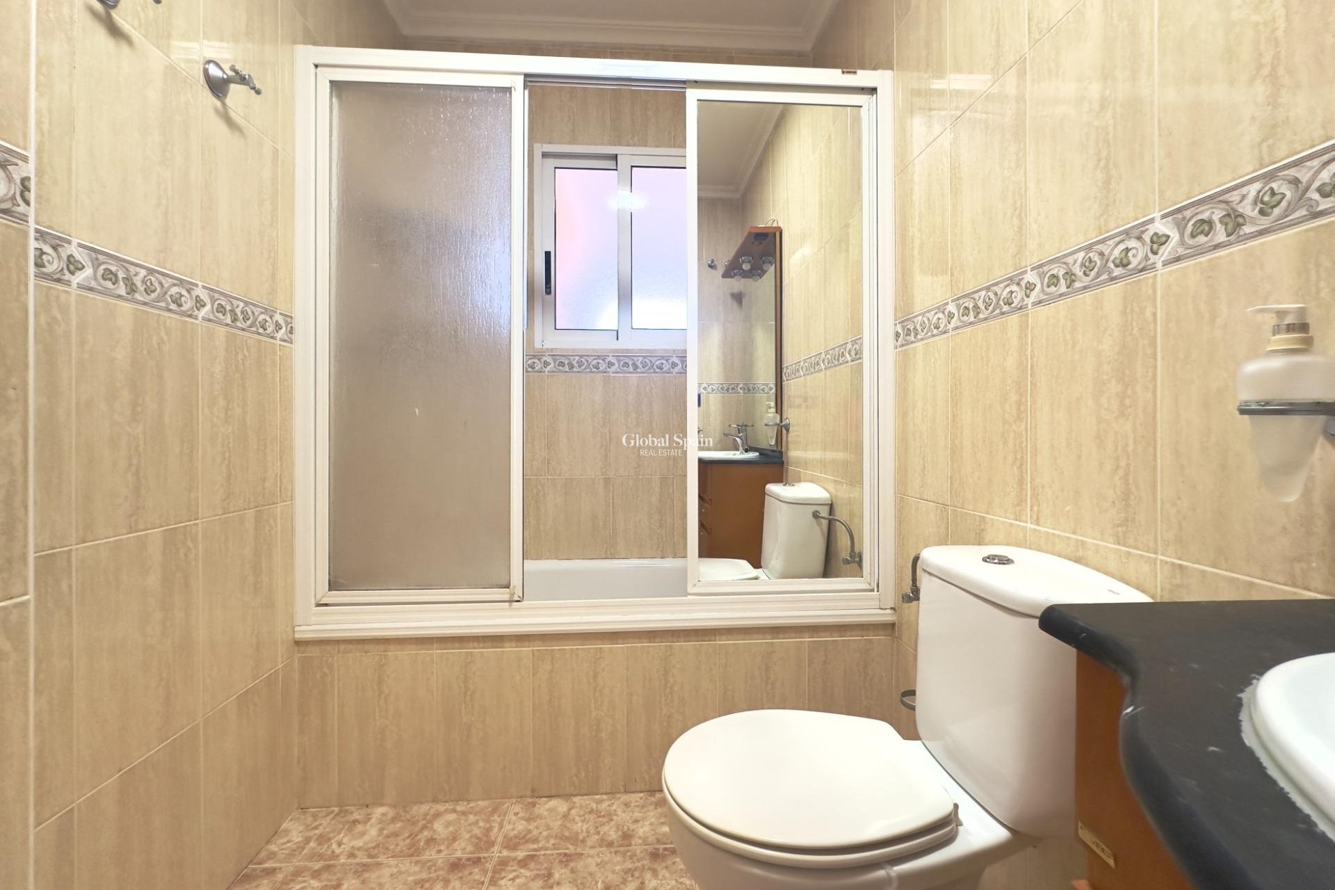 Revente - APPARTEMENT -
TORREVIEJA - Playa de los locos