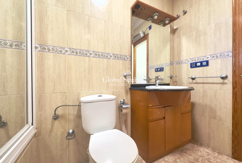 Revente - APPARTEMENT -
TORREVIEJA - Playa de los locos