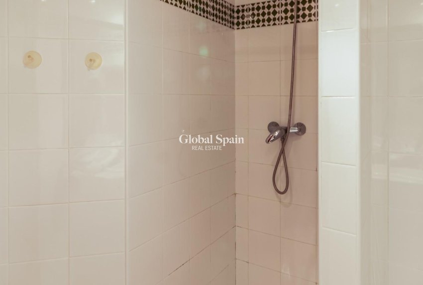 Revente - APPARTEMENT -
TORREVIEJA - Playa de los Locos